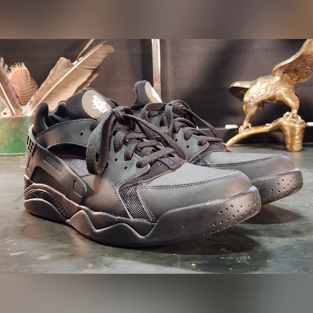 Nike Huarache Low-top Sz. 10  "Blackout" ca. 2015. Worn 10 times